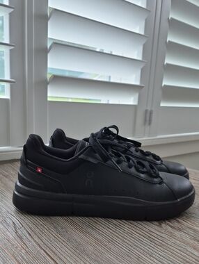 On The Roger Womens Black Low-Top Leather Tennis Shoes